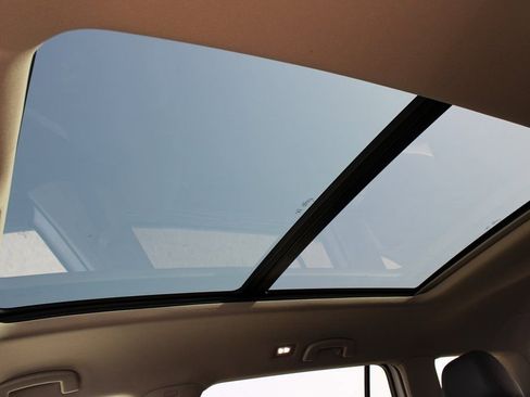 Used 2025 Volkswagen Atlas Peak Edition SE image 18