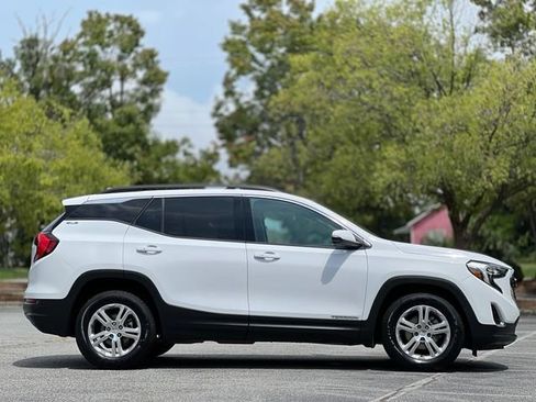 Used 2019 GMC Terrain SLE w/ Driver Convenience Package FWD image 4