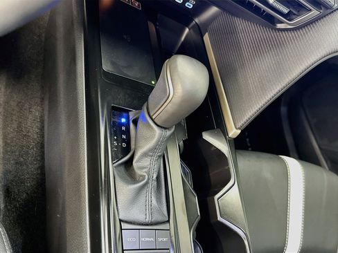 Used 2025 Toyota Camry SE FWD image 25