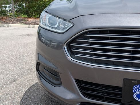 Used 2016 Ford Fusion SE FWD image 9