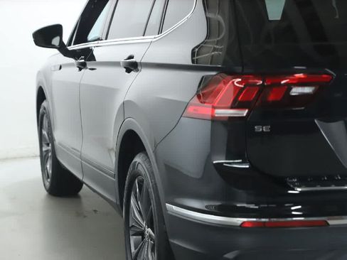 Used 2023 Volkswagen Tiguan SE AWD/4WD image 41