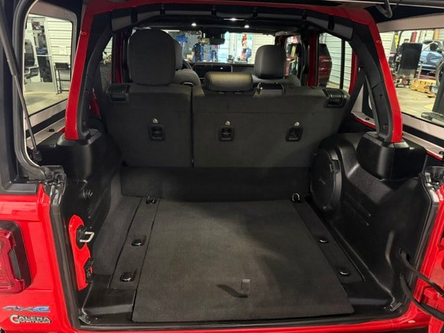 Used 2024 Jeep Wrangler Unlimited Rubicon 4xe w/ Technology Group AWD/4WD image 27
