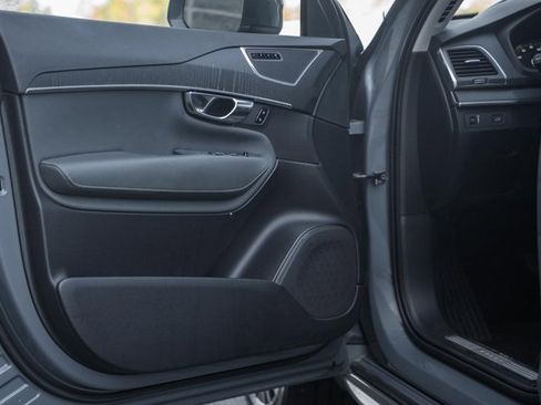 Used 2020 Volvo XC90 T6 Momentum image 38