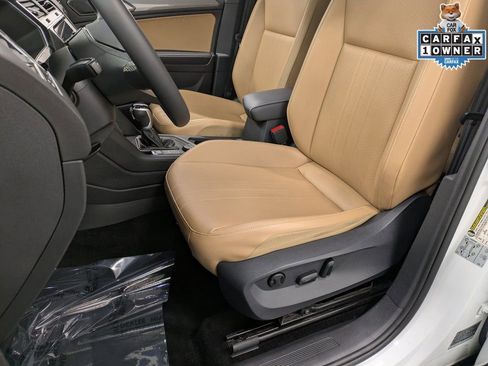 Used 2022 Volkswagen Tiguan SE AWD/4WD image 11