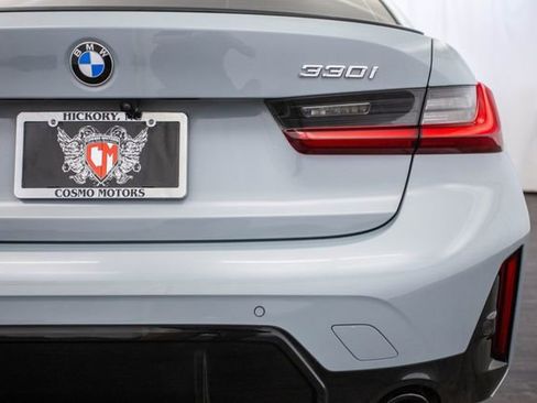 Used 2023 BMW 330i Sedan w/ M Sport Package image 39