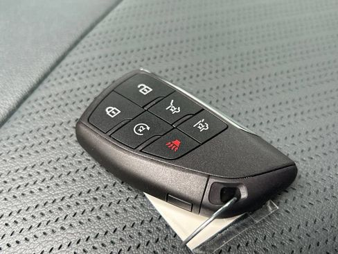 New 2026 GMC Yukon XL AT4 AWD/4WD image 32