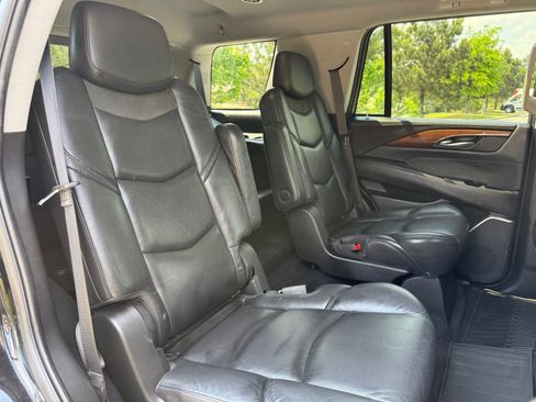 Used 2019 Cadillac Escalade 2WD image 41