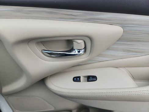 Used 2018 Nissan Murano SV image 34