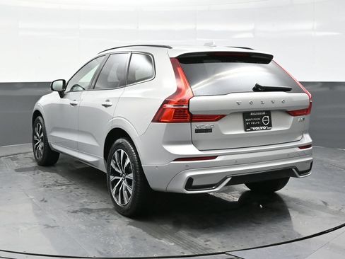 Used 2025 Volvo XC60 B5 Plus AWD/4WD image 5