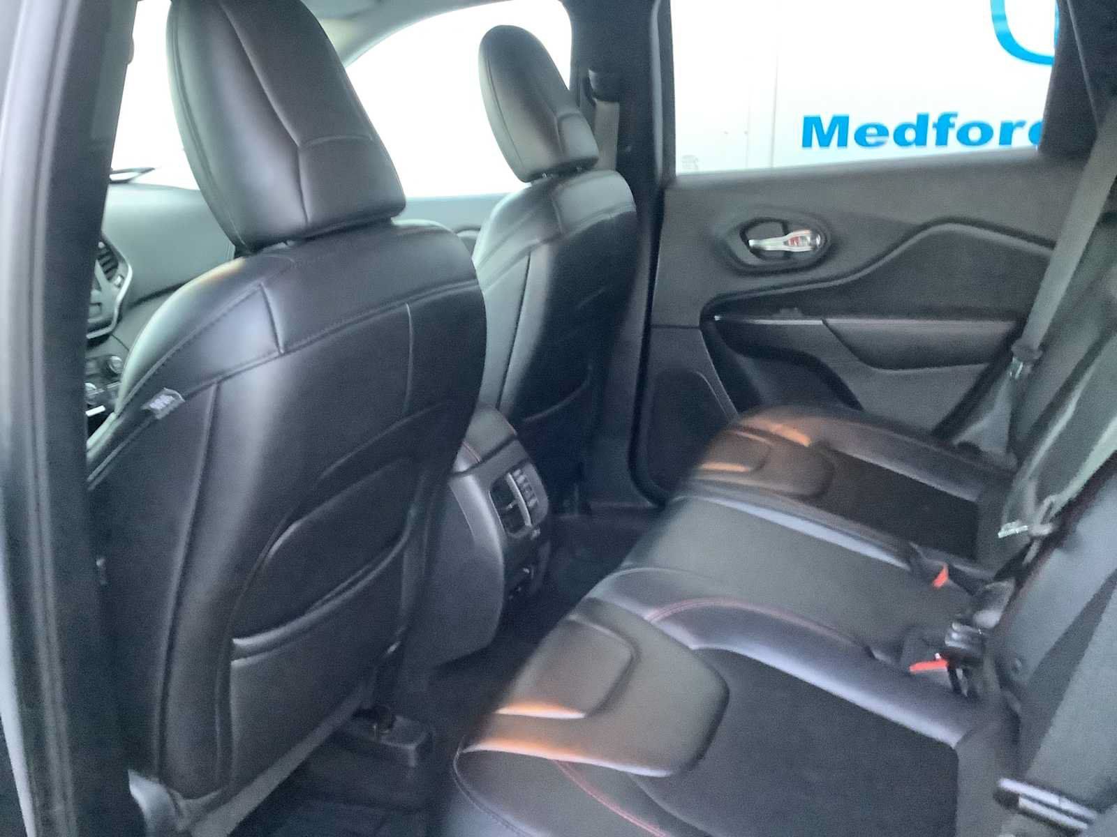 Used 2019 Jeep Cherokee Trailhawk w/ Comfort/Convenience Group AWD/4WD image 12