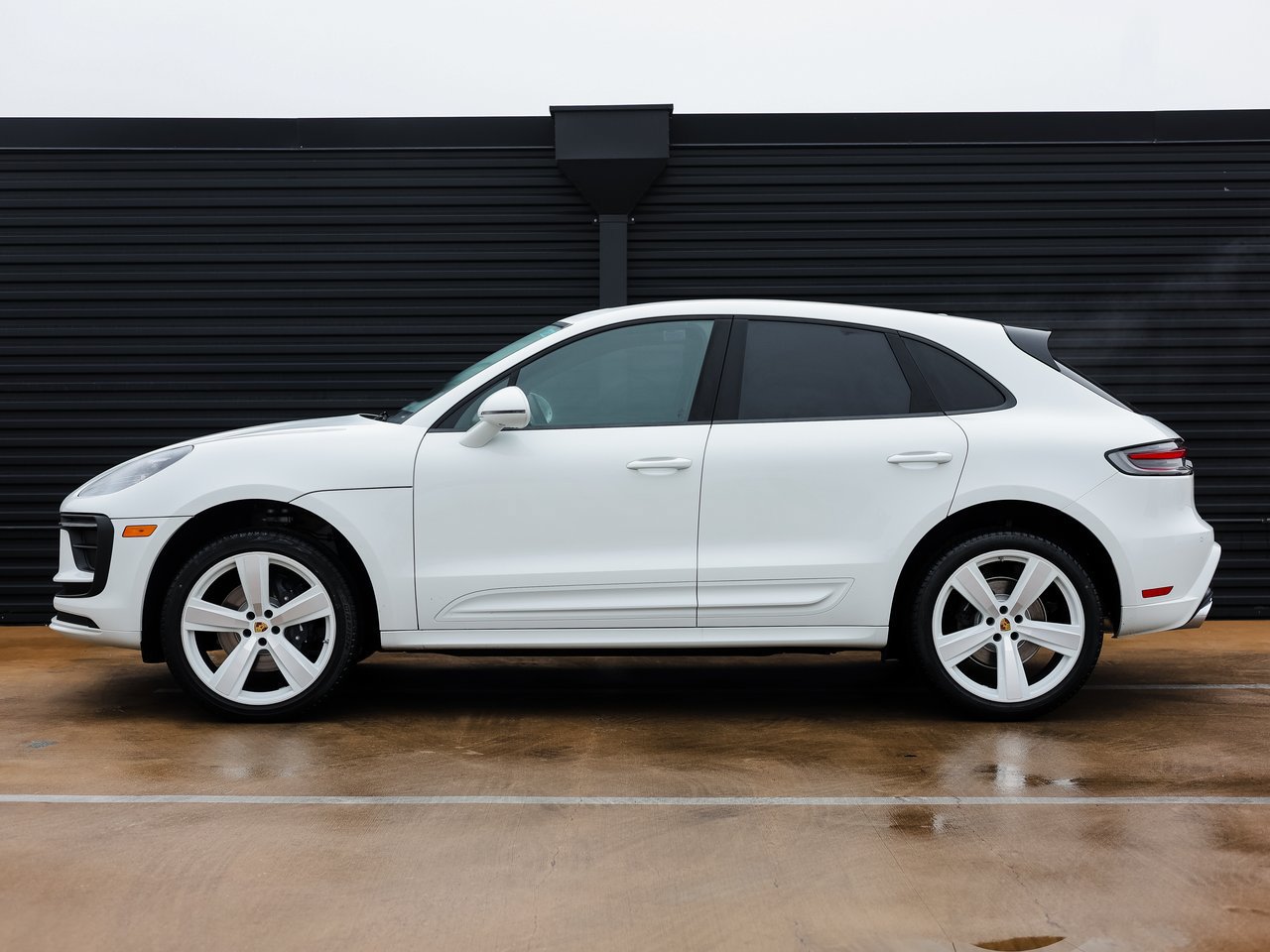 Certified 2026 Porsche Macan AWD/4WD image 2