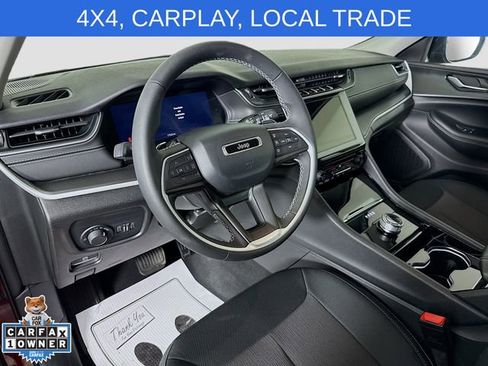 Used 2023 Jeep Grand Cherokee Laredo AWD/4WD image 9