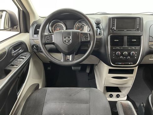 Used 2020 Dodge Grand Caravan SE w/ UConnect Hands-Free Group image 28