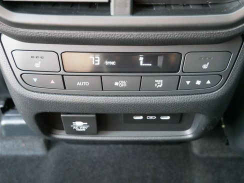 Used 2025 Honda Pilot Black Edition image 13