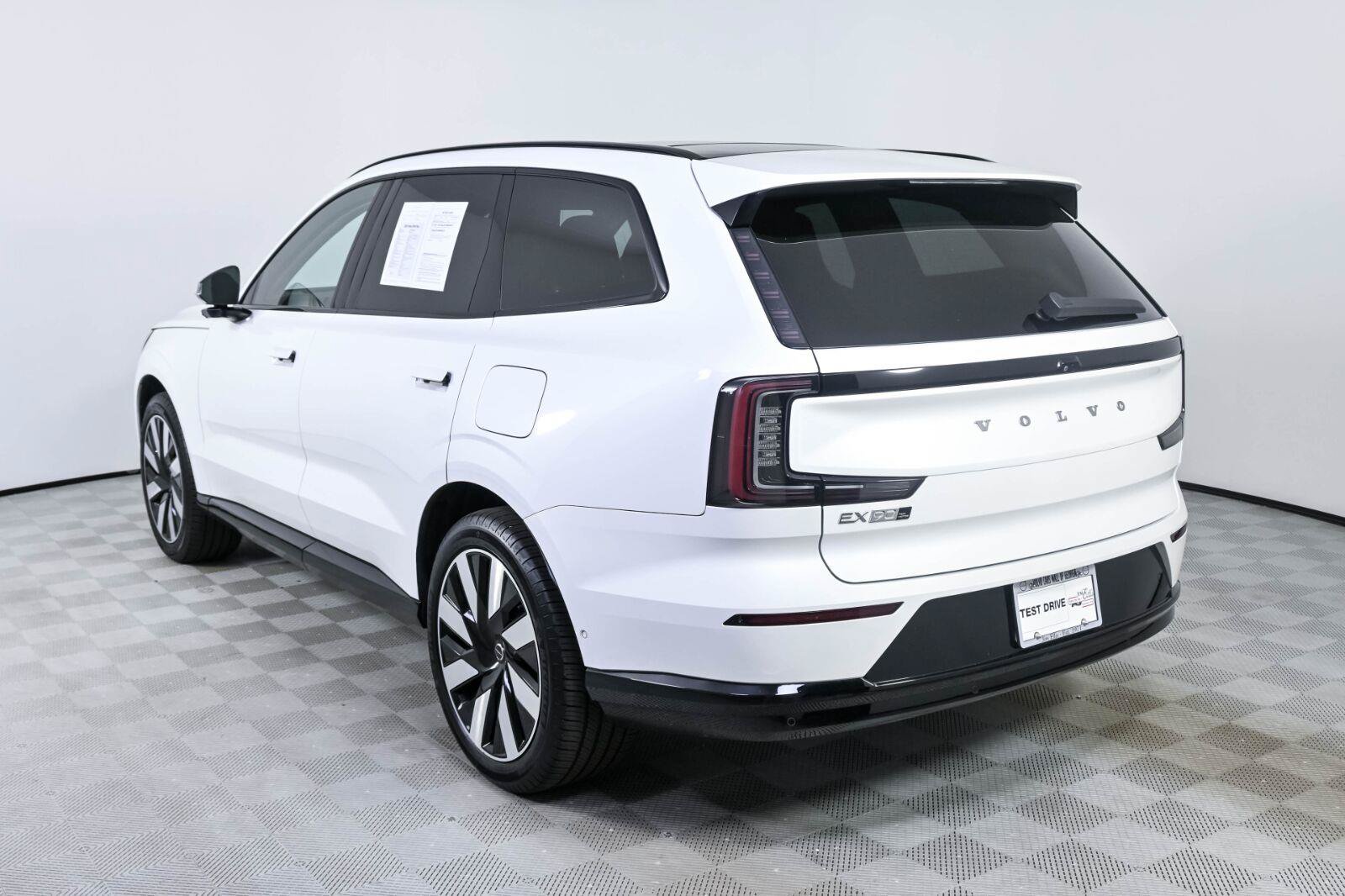 Certified 2025 Volvo EX90 Plus AWD/4WD image 3