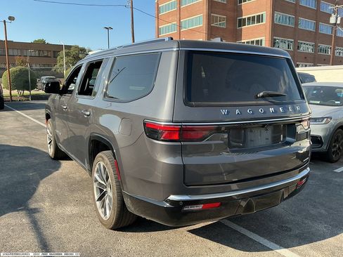 Used 2022 Jeep Wagoneer Series III w/ Premium Group I RWD image 5