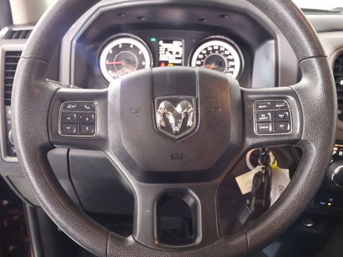 Used 2017 RAM 1500 Express AWD/4WD image 3