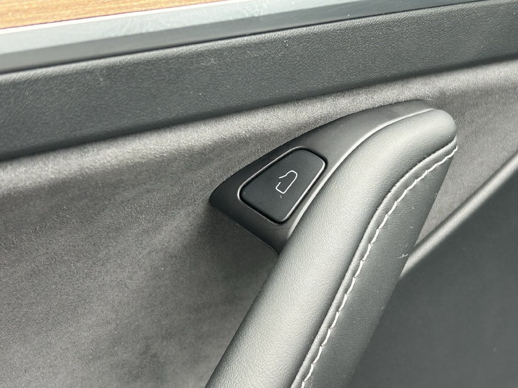 Used 2023 Tesla Model Y 2WD image 22