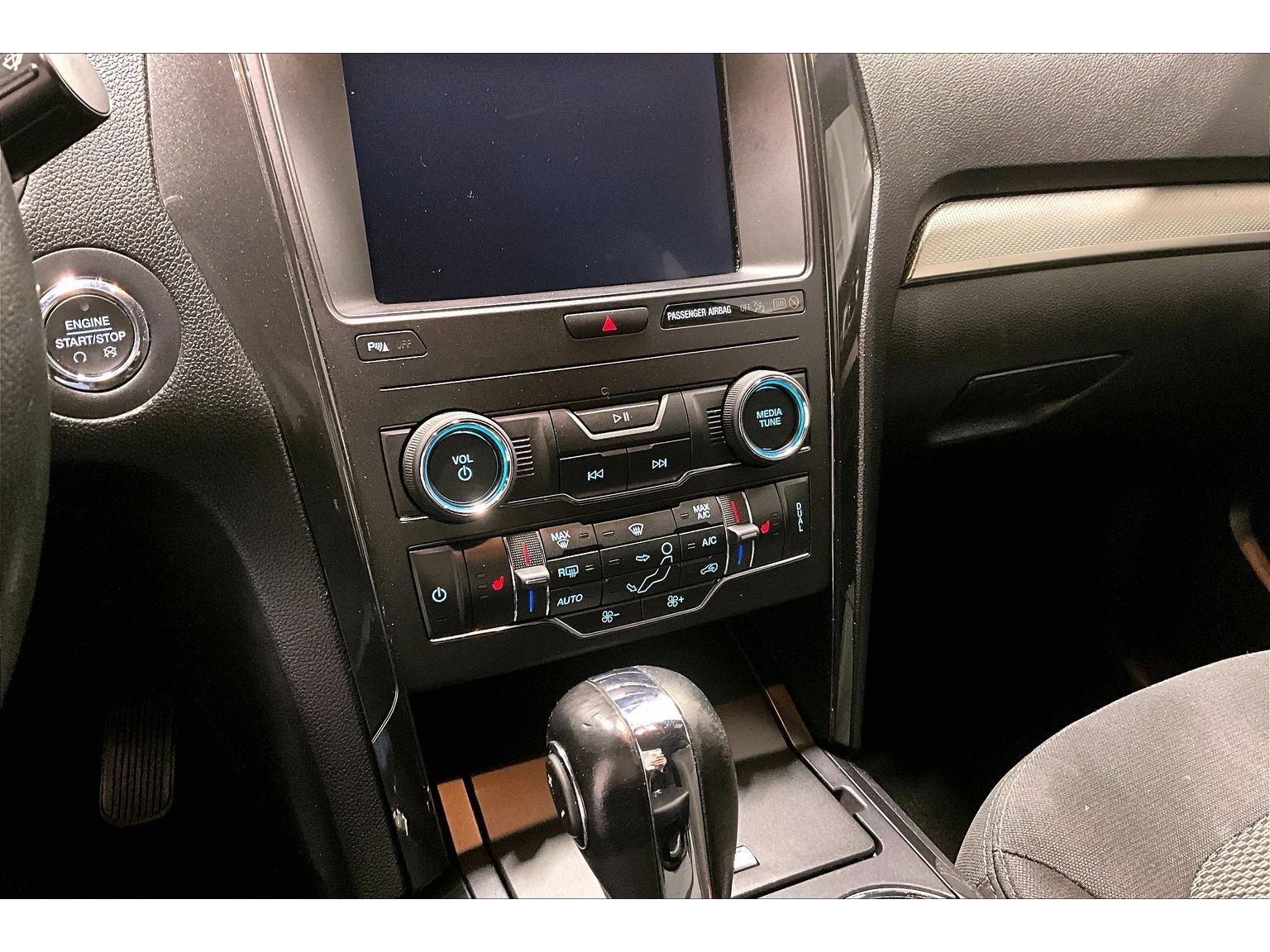 Used 2019 Ford Explorer XLT w/ Equipment Group 201A AWD/4WD image 23
