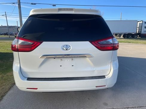 Used 2020 Toyota Sienna XLE image 6