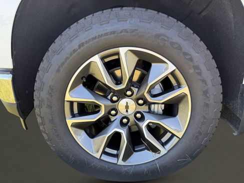 Used 2021 Chevrolet Silverado 1500 LTZ w/ Technology Package image 11