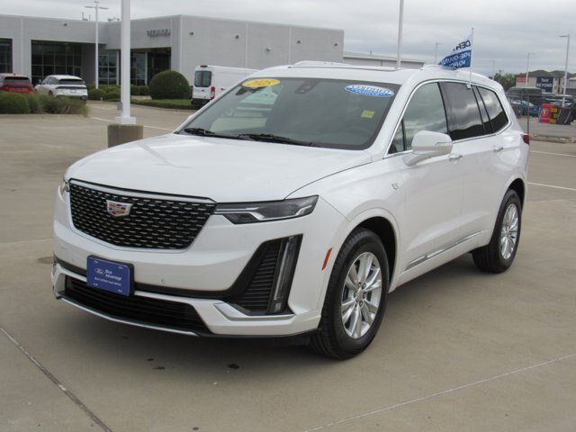 Used 2025 Cadillac XT6 Luxury FWD image 2