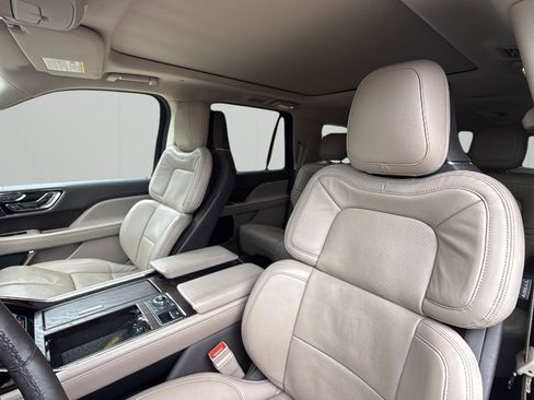 Used 2022 Lincoln Navigator L Reserve RWD image 12