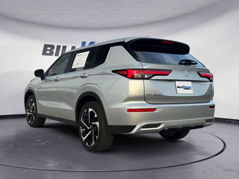 Used 2025 Mitsubishi Outlander SE AWD/4WD image 3