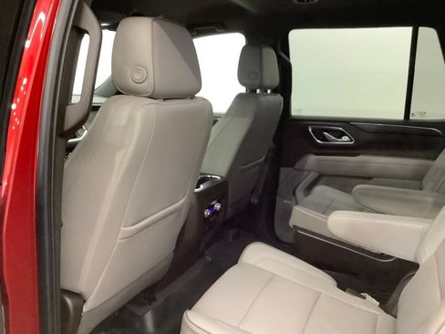 Used 2022 GMC Yukon SLT w/ SLT Luxury Package AWD/4WD image 9