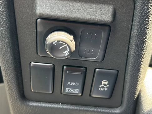 Used 2011 Nissan Rogue SV w/ Premium Pkg AWD/4WD image 22