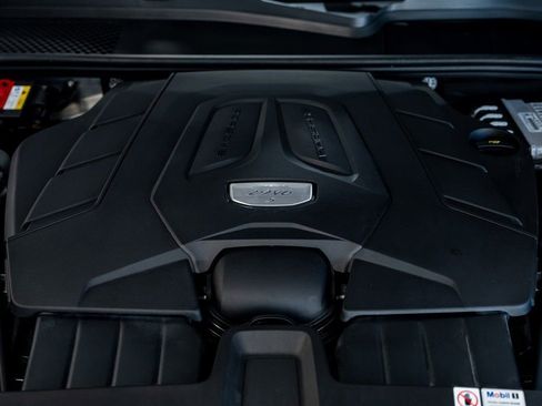 Used 2022 Porsche Cayenne S Platinum AWD/4WD image 62