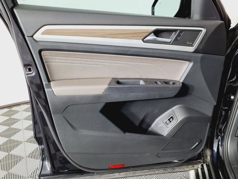 Used 2021 Volkswagen Atlas SEL Premium image 17