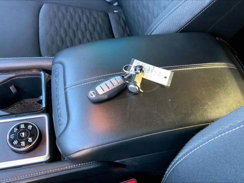 Used 2022 Nissan Pathfinder SV w/ SV Premium Package image 15