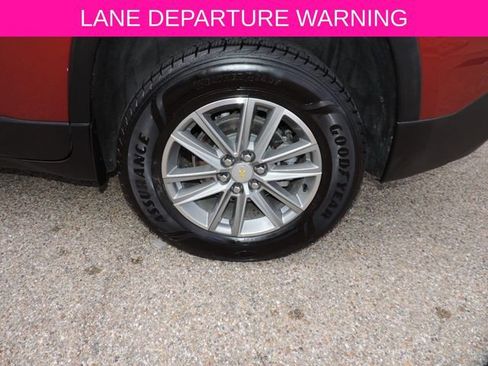 Used 2023 Chevrolet Traverse LT image 16