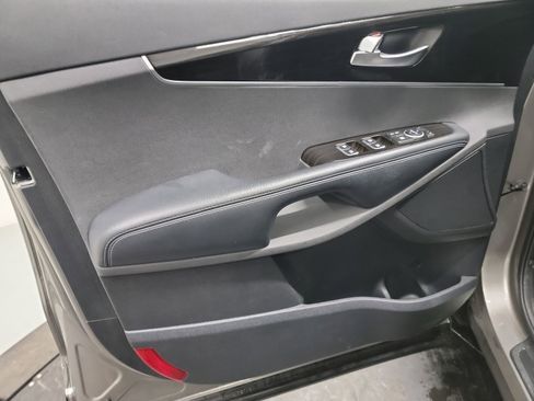 Used 2019 Kia Sorento EX image 13