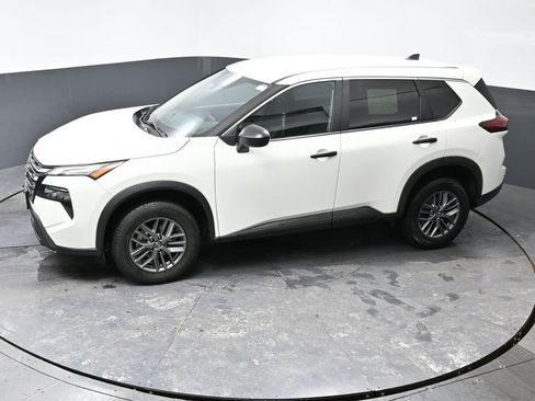 Used 2024 Nissan Rogue S image 42