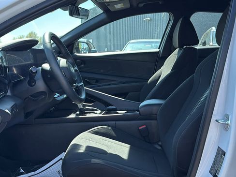 Used 2025 Hyundai Elantra SEL FWD image 12
