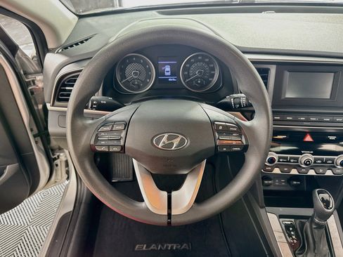 Used 2020 Hyundai Elantra SE w/ Cargo Package (C1) FWD image 13