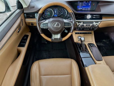 Used 2016 Lexus ES 300h Hybrid w/ Navigation System Package image 24