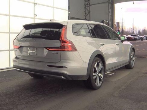 Used 2025 Volvo V60 B5 Cross Country Plus image 2