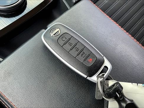 Used 2025 Nissan Rogue SV image 13