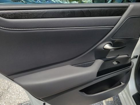 Used 2024 Lexus ES 350 w/ Premium Package FWD image 27