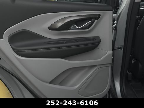 Used 2024 GMC Terrain SLE w/ Driver Convenience Package FWD image 27