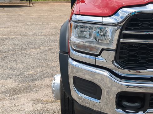 Used 2022 RAM 5500 Tradesman w/ Chrome Appearance Group RWD image 8
