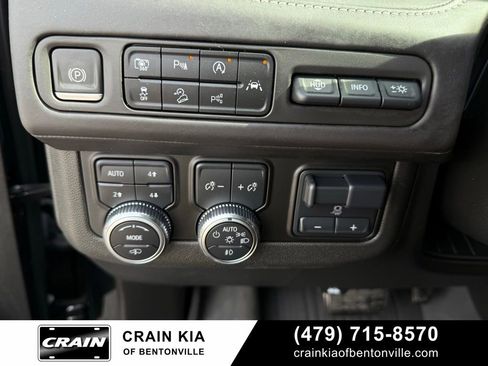 Used 2023 GMC Yukon Denali Ultimate image 10