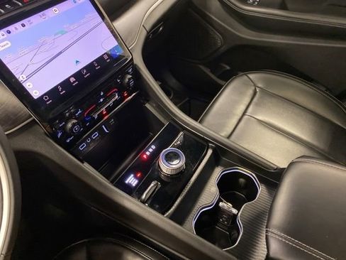 Used 2024 Jeep Grand Cherokee Limited w/ Black Appearance Package AWD/4WD image 15