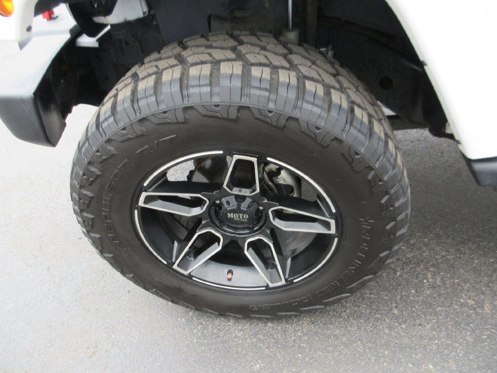 Used 2018 Jeep Wrangler Unlimited Sahara AWD/4WD image 13