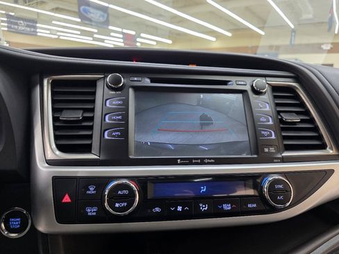 Used 2017 Toyota Highlander SE FWD image 35