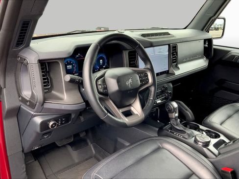 Certified 2025 Ford Bronco Badlands AWD/4WD image 17