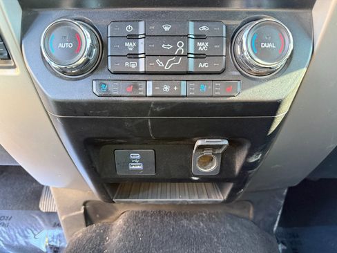 Used 2020 Ford F250 Lariat w/ Lariat Value Package image 11